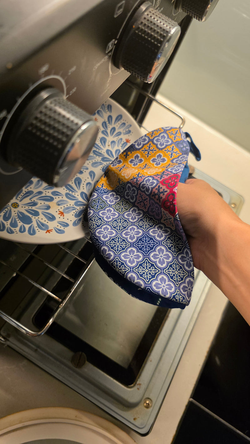 Batik & Kitty Pot holder