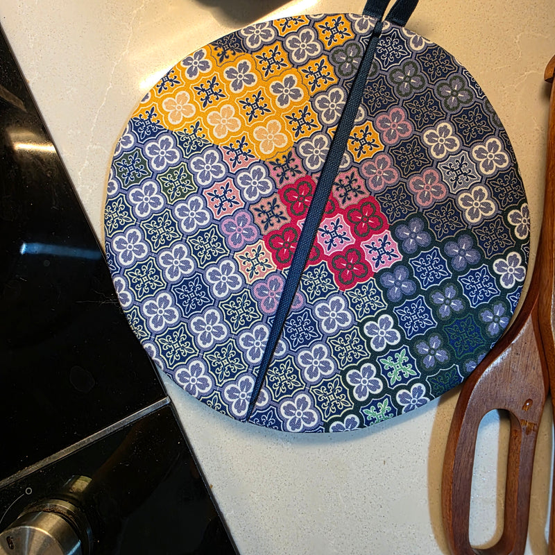 Kitty & Peranakan Flowers Pot holder