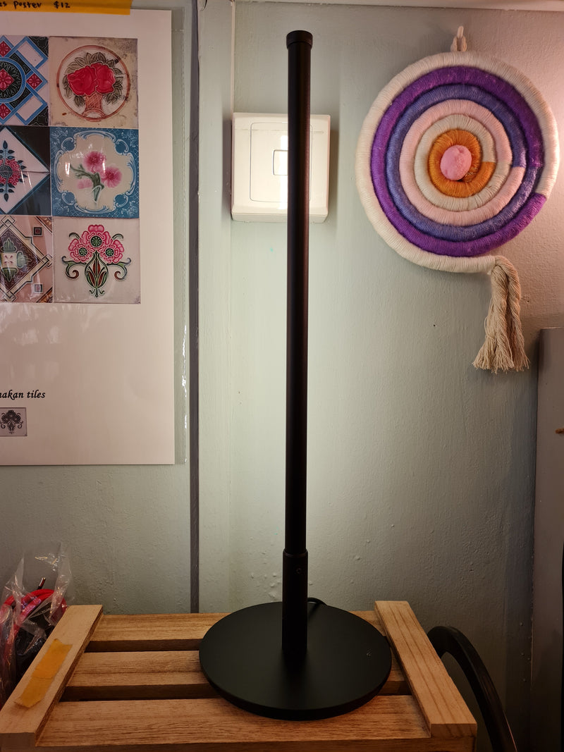 Dimmable corner floor standing lamp