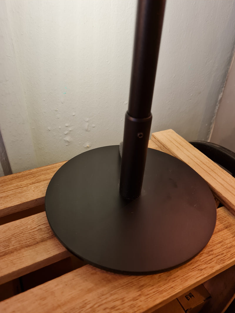 Dimmable corner floor standing lamp
