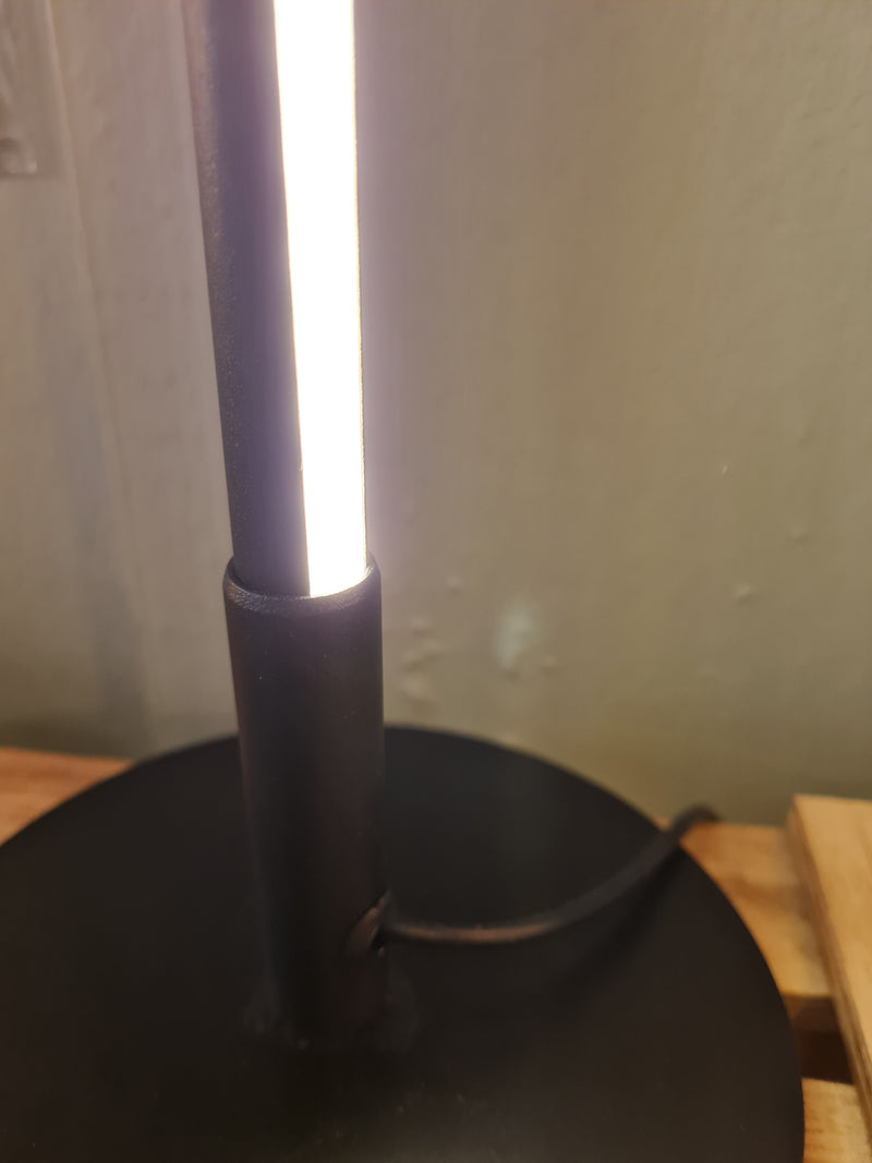 Dimmable corner floor standing lamp