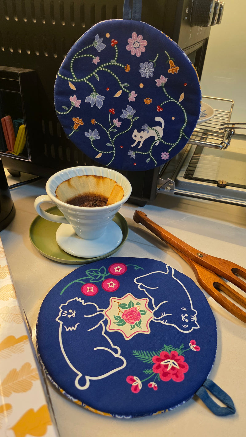 Batik & Kitty Pot holder